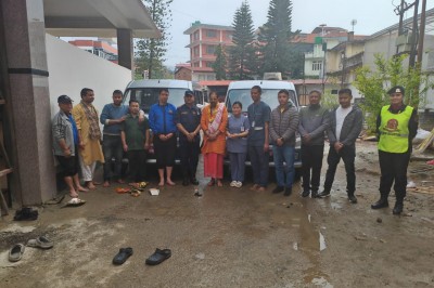 हेल्थ कियर फाउण्डेशन नेपालमा कार्यरत स्वास्थ्यकर्मी तथा कर्मचारीहरुको सुरक्षा तथा सुविधालाई मध्यनगरगरी २ वटा EV Van खरिद गर्ने निर्णय अनुरुप आज २०८२ बैशाख ०४ गते यस केन्द्रका कार्यकारी निर्देशक श्री बाबुराम कोइराला ज्यूबाट उक्त खरिद गरिएका नयाँ EV Van काे - Image